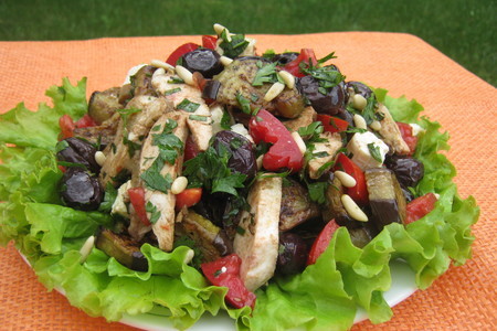 Салат с курицей  и баклажаном  -  «восточное оливье».