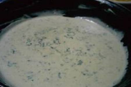 Фото к рецепту: Вкуснейший соус с кинзой и луком к рыбе
