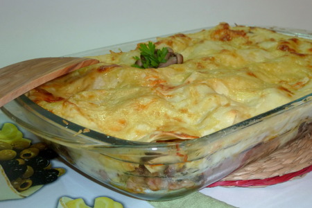 Неклассическая  лазанья с филе индейки, куриной печенью и маринованными опятами