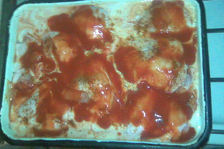 Фото к рецепту: Курица в кефире и томатном соке