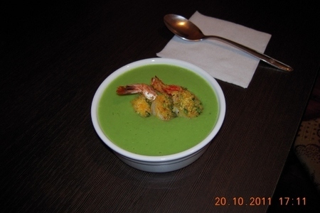 Суп-пюре из зеленого горошка с креветками