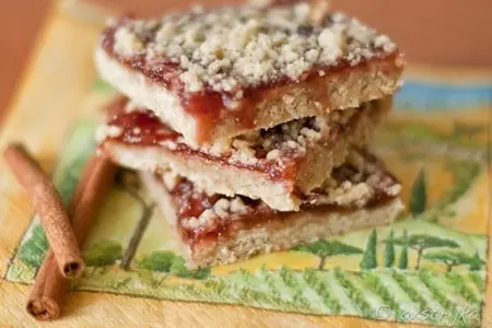 Plum &amp; cinnamon bars