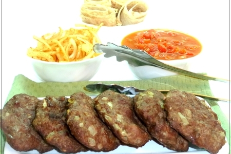 Плескавица ( балканский гамбургер) с соусом айвар