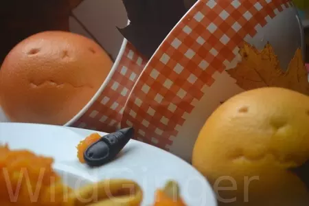 Вкусно-полезный осенний дуэт: пикантные паучки и сладкие тыковки