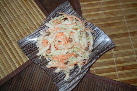Фото к рецепту: Салат фруктово-овощной (почти вегетарианский)