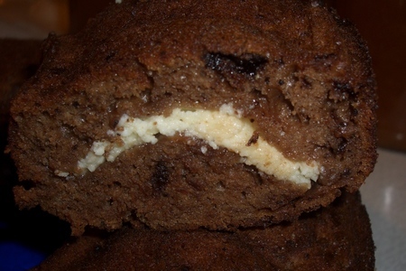Фото к рецепту: Шоколадный кекс с творожной прослойкой