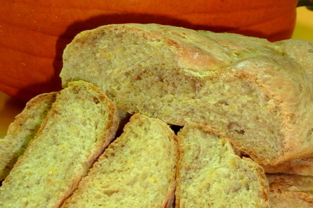 Тыквенный хлеб с грецкими орехами и тыквенным маслом