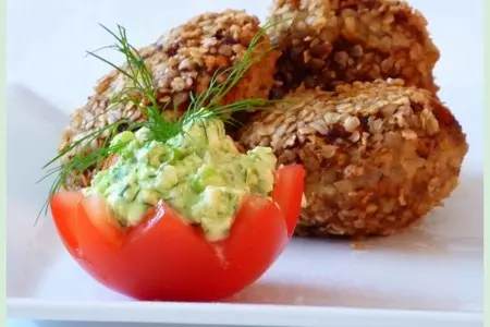Котлеты сочные, с ореховым акцентом