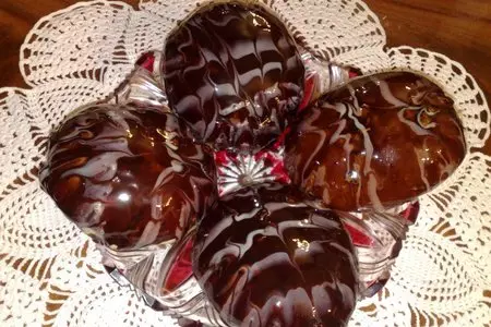 Глазированные булочки с изюмом и мюсли