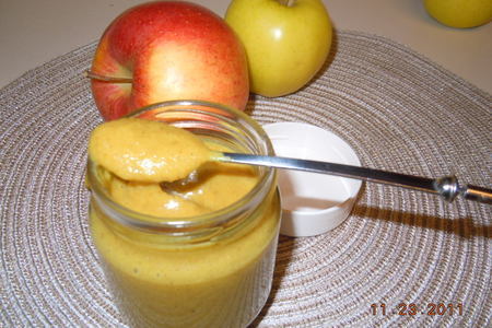 Горчица или горчичный соус с печеным яблоком и корицей