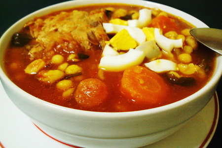 Нутовый суп с мясом и овощами.