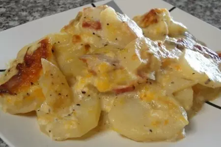 Картофель с беконом и сыром на обед