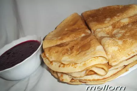 Сладкие блинчики со смородино-шоколадным джемом